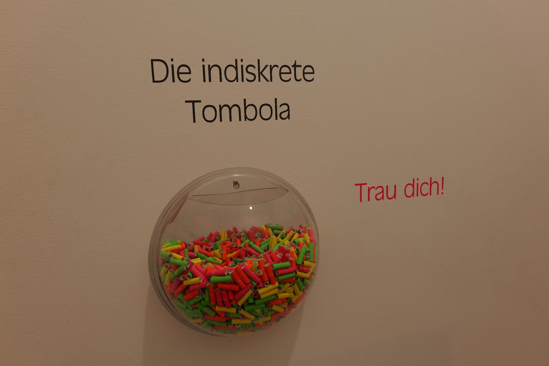 „Die indiskrete Tombola“ – Wandobjekt in der Praxis